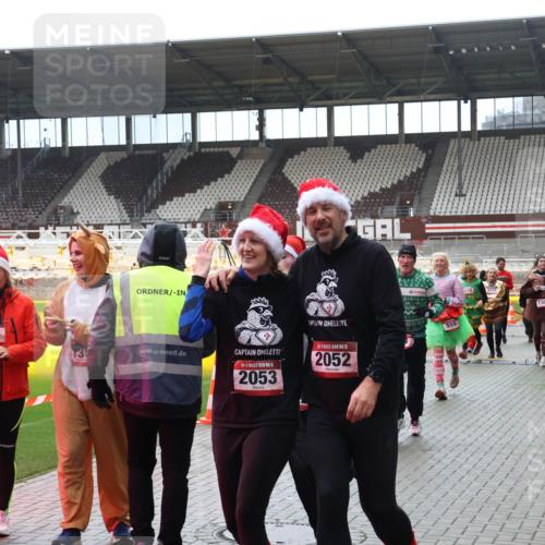 07.12.2025 - St. Pauli X-Mass-Run No. 15 Luisa Fischer http://msf.ph/oto/9381106 07.12.2025 10:43:52 Ziel 1434, 5, 2053, 15, 2052, 559, 0226, 3237, 4045, 74, 84, 296, 559, 706, 1053, 1301, 1616, 1814, 1913, 1936, 2052, 2053, 2336, 2337, 2459, 2487, 2647, 2724, 2726, 2761, 2762, 2767, 2802, 2901, 3022, 3038, 3100, 3226, 3237, 3381, 4095, 4096, 4104, 4161, 4621 meine-sportfotos.de