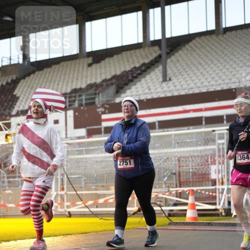 07.12.2025 - St. Pauli X-Mass-Run No. 15 Patografie http://msf.ph/oto/9381113 07.12.2025 10:19:59 Ziel 1364, 1553, 1903, 2238, 2751, 3846, 3871, 3893, 4042, 4071 meine-sportfotos.de