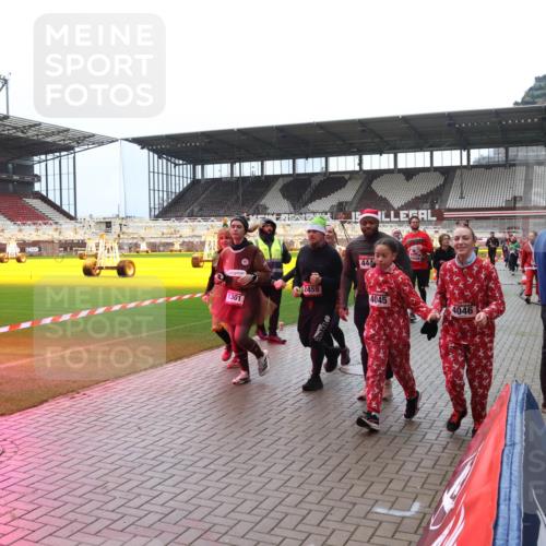 07.12.2025 - St. Pauli X-Mass-Run No. 15 Luisa Fischer http://msf.ph/oto/9381130 07.12.2025 10:43:59 Ziel 2459, 1301, 444, 4045, 4046, 74, 84, 559, 706, 1053, 1301, 1616, 1814, 1913, 1936, 2052, 2053, 2459, 2487, 2647, 2724, 2726, 2761, 2762, 2767, 3022, 3038, 3100, 3226, 3237, 4095, 4096, 4104 meine-sportfotos.de