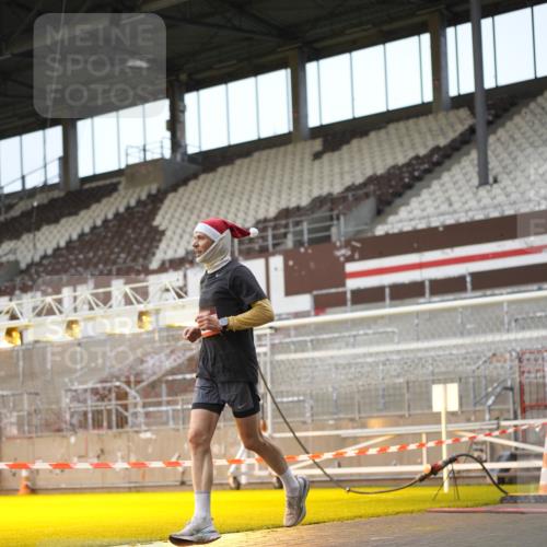 07.12.2025 - St. Pauli X-Mass-Run No. 15 Patografie http://msf.ph/oto/9381144 07.12.2025 10:20:03 Ziel 459, 1364, 1553, 1903, 2238, 2751, 2855, 3846, 3871, 3893, 4042, 4071, 4503 meine-sportfotos.de