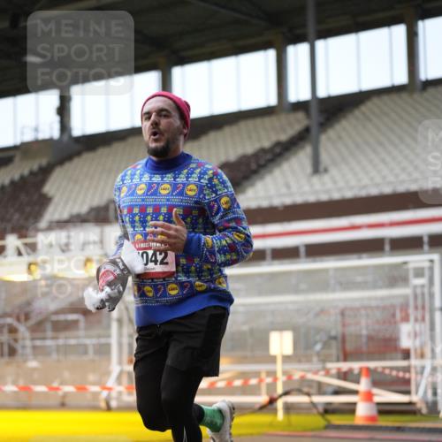 07.12.2025 - St. Pauli X-Mass-Run No. 15 Patografie http://msf.ph/oto/9381155 07.12.2025 10:20:04 Ziel 459, 1364, 1553, 1903, 2238, 2751, 2855, 3846, 3871, 3893, 4042, 4071, 4503 meine-sportfotos.de