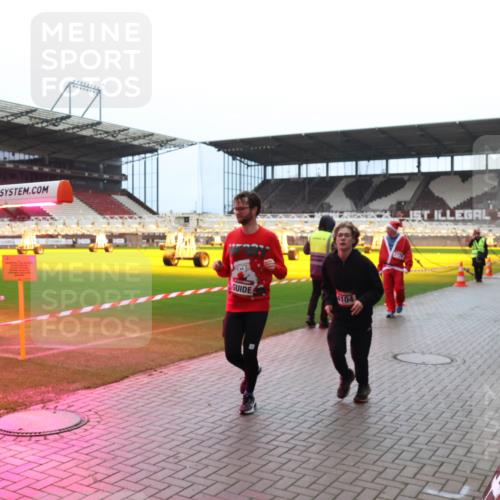 07.12.2025 - St. Pauli X-Mass-Run No. 15 Luisa Fischer http://msf.ph/oto/9381156 07.12.2025 10:44:02 Ziel 237, 4104, 74, 84, 559, 706, 1053, 1301, 1616, 1814, 1913, 1936, 2052, 2053, 2459, 2487, 2647, 2724, 2726, 2761, 2762, 2767, 3022, 3038, 3100, 3226, 3237, 4095, 4096, 4104, 4254, 4255 meine-sportfotos.de