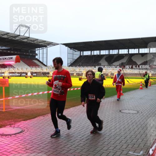 07.12.2025 - St. Pauli X-Mass-Run No. 15 Luisa Fischer http://msf.ph/oto/9381159 07.12.2025 10:44:03 Ziel 2726, 104, 2724, 74, 84, 559, 706, 1053, 1616, 1814, 1913, 1936, 2052, 2053, 2459, 2487, 2647, 2724, 2726, 2761, 2762, 2767, 2950, 2955, 3022, 3038, 3100, 3226, 3237, 4095, 4096, 4104, 4254, 4255 meine-sportfotos.de