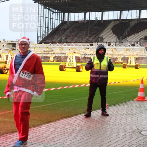 07.12.2025 - St. Pauli X-Mass-Run No. 15 Luisa Fischer http://msf.ph/oto/9381171 07.12.2025 10:44:07 Ziel 2726, 2724, 74, 84, 559, 706, 1053, 1616, 1913, 2459, 2487, 2499, 2647, 2724, 2726, 2761, 2762, 2767, 2950, 2955, 3022, 3038, 3100, 3226, 3237, 4095, 4096, 4104, 4254, 4255 meine-sportfotos.de