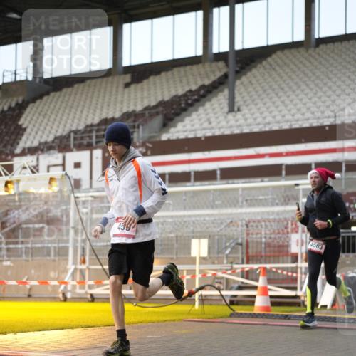 07.12.2025 - St. Pauli X-Mass-Run No. 15 Patografie http://msf.ph/oto/9381179 07.12.2025 10:20:06 Ziel 459, 1364, 1553, 1903, 2238, 2751, 2855, 3846, 3871, 4042, 4071, 4503 meine-sportfotos.de