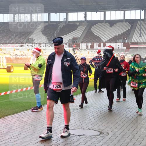07.12.2025 - St. Pauli X-Mass-Run No. 15 Luisa Fischer http://msf.ph/oto/9381188 07.12.2025 10:10:27 Ziel 3671, 1026, 5, 1256, 257, 1678, 989, 3411, 962, 989, 1026, 1172, 1191, 1256, 1257, 1399, 1678, 1732, 2502, 2504, 2560, 3245, 3246, 3410, 3411, 4358, 4507 meine-sportfotos.de