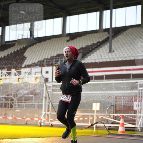 07.12.2025 - St. Pauli X-Mass-Run No. 15 Patografie http://msf.ph/oto/9381191 07.12.2025 10:20:07 Ziel 459, 1364, 1553, 1903, 2238, 2751, 2855, 3846, 3871, 4042, 4071, 4503 meine-sportfotos.de