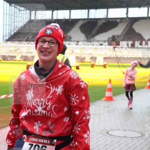 07.12.2025 - St. Pauli X-Mass-Run No. 15 Luisa Fischer http://msf.ph/oto/9381215 07.12.2025 10:44:24 Ziel 15, 700, 206, 191, 32, 74, 84, 179, 559, 706, 1651, 1913, 1947, 1948, 2459, 2487, 2499, 2647, 2767, 2950, 2955, 3012, 3100, 3226, 3237, 4095, 4096, 4104, 4254, 4255 meine-sportfotos.de