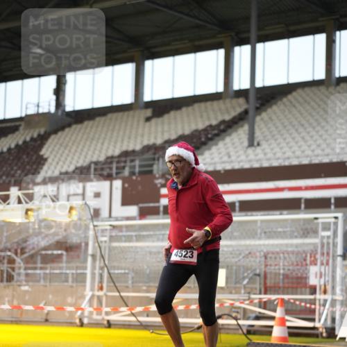07.12.2025 - St. Pauli X-Mass-Run No. 15 Patografie http://msf.ph/oto/9381216 07.12.2025 10:20:16 Ziel 447, 452, 459, 1553, 2855, 3473, 3832, 4042, 4071, 4116, 4503, 4523 meine-sportfotos.de