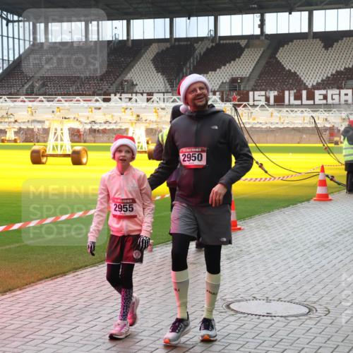 07.12.2025 - St. Pauli X-Mass-Run No. 15 Luisa Fischer http://msf.ph/oto/9381223 07.12.2025 10:44:29 Ziel 2955, 2950, 2487, 32, 74, 84, 179, 706, 1089, 1651, 1913, 1947, 1948, 2357, 2359, 2499, 2647, 2767, 2950, 2955, 3012, 3100, 4095, 4096, 4254, 4255 meine-sportfotos.de