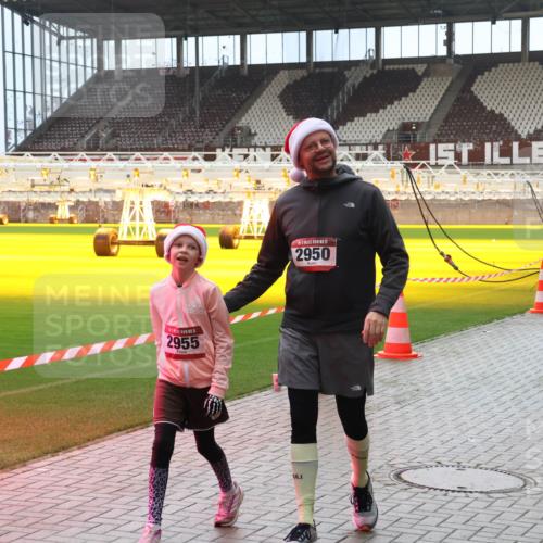 07.12.2025 - St. Pauli X-Mass-Run No. 15 Luisa Fischer http://msf.ph/oto/9381225 07.12.2025 10:44:29 Ziel 2955, 15, 2950, 24, 32, 74, 84, 179, 706, 1089, 1651, 1913, 1947, 1948, 2357, 2359, 2499, 2647, 2767, 2950, 2955, 3012, 3100, 4095, 4096, 4254, 4255 meine-sportfotos.de