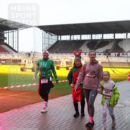 07.12.2025 - St. Pauli X-Mass-Run No. 15 Luisa Fischer http://msf.ph/oto/9381227 07.12.2025 11:16:09 Ziel 313, 15, 28, 391, 8, 14, 372, 391, 1218, 1282, 2194 meine-sportfotos.de