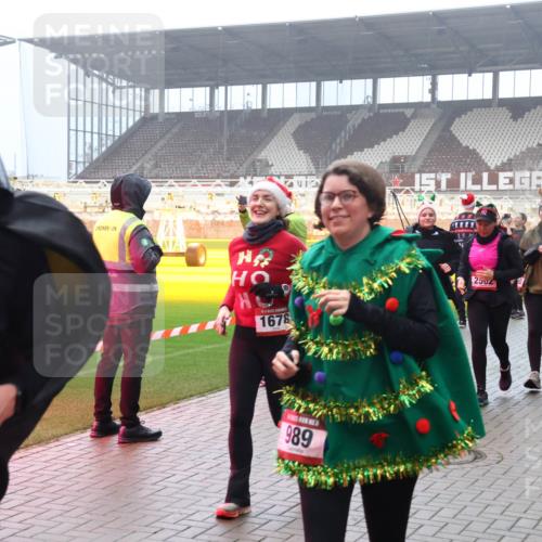 07.12.2025 - St. Pauli X-Mass-Run No. 15 Luisa Fischer http://msf.ph/oto/9381237 07.12.2025 10:10:30 Ziel 1678, 256, 989, 2502, 3410, 3246, 962, 989, 1026, 1172, 1191, 1256, 1257, 1399, 1678, 1732, 2083, 2087, 2502, 2504, 2560, 3245, 3246, 3410, 3411, 4358, 4507 meine-sportfotos.de
