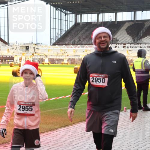 07.12.2025 - St. Pauli X-Mass-Run No. 15 Luisa Fischer http://msf.ph/oto/9381238 07.12.2025 10:44:31 Ziel 15, 2955, 15, 2950, 32, 84, 179, 220, 706, 1051, 1059, 1089, 1651, 1913, 1947, 1948, 2357, 2359, 2499, 2767, 2950, 2955, 3012, 3100, 4095, 4096, 4254, 4255 meine-sportfotos.de