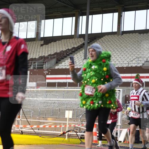 07.12.2025 - St. Pauli X-Mass-Run No. 15 Patografie http://msf.ph/oto/9381250 07.12.2025 10:20:20 Ziel 447, 452, 459, 461, 478, 2187, 2855, 3473, 3832, 4116, 4503, 4523 meine-sportfotos.de