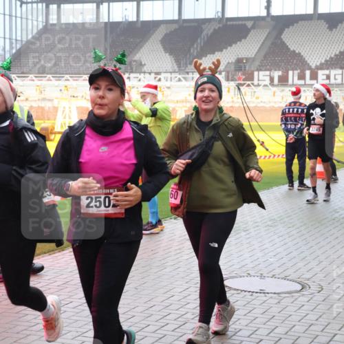 07.12.2025 - St. Pauli X-Mass-Run No. 15 Luisa Fischer http://msf.ph/oto/9381256 07.12.2025 10:10:33 Ziel 250, 60, 3245, 3410, 3246, 962, 989, 1026, 1172, 1191, 1256, 1257, 1399, 1678, 1732, 2083, 2087, 2502, 2504, 2560, 3245, 3246, 3410, 3411, 4358, 4507 meine-sportfotos.de