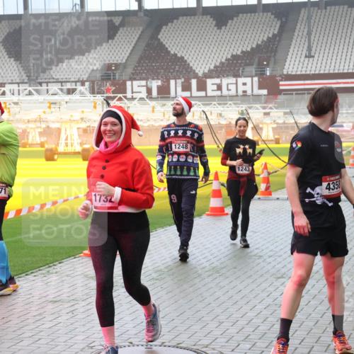 07.12.2025 - St. Pauli X-Mass-Run No. 15 Luisa Fischer http://msf.ph/oto/9381271 07.12.2025 10:10:41 Ziel 3671, 1732, 1248, 9, 1243, 4358, 550, 962, 964, 989, 1026, 1256, 1257, 1399, 1571, 1678, 1732, 2083, 2087, 2502, 2504, 2560, 3245, 3246, 3410, 3411, 4358, 4507 meine-sportfotos.de