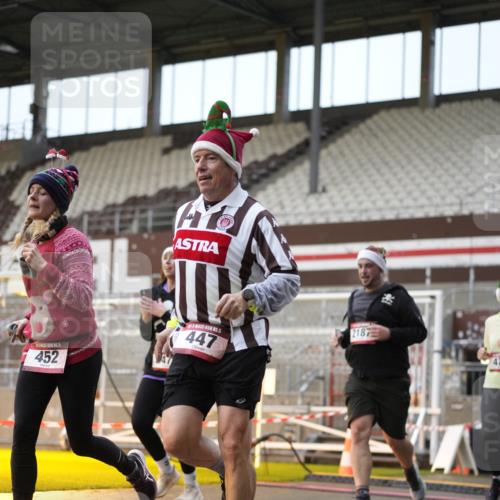 07.12.2025 - St. Pauli X-Mass-Run No. 15 Patografie http://msf.ph/oto/9381277 07.12.2025 10:20:21 Ziel 447, 452, 459, 461, 478, 2187, 2855, 3473, 3832, 4116, 4503, 4523 meine-sportfotos.de