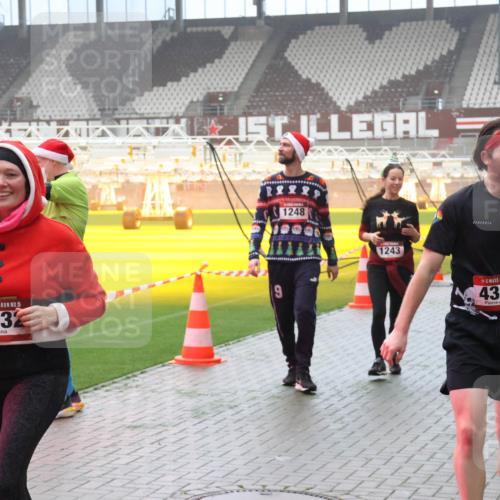 07.12.2025 - St. Pauli X-Mass-Run No. 15 Luisa Fischer http://msf.ph/oto/9381279 07.12.2025 10:10:42 Ziel 15, 1732, 1248, 1243, 4358, 550, 962, 964, 989, 1256, 1257, 1399, 1571, 1678, 1732, 2083, 2087, 2502, 2504, 2560, 3245, 3246, 3410, 3411, 4358, 4507 meine-sportfotos.de