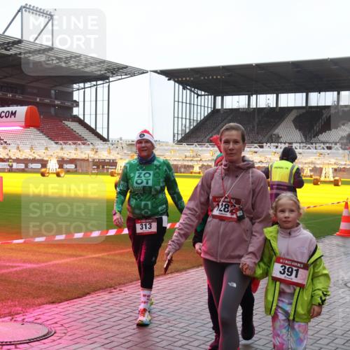07.12.2025 - St. Pauli X-Mass-Run No. 15 Luisa Fischer http://msf.ph/oto/9381284 07.12.2025 11:16:10 Ziel 15, 282, 313, 901, 15, 391, 8, 14, 372, 391, 1218, 1282, 2194 meine-sportfotos.de