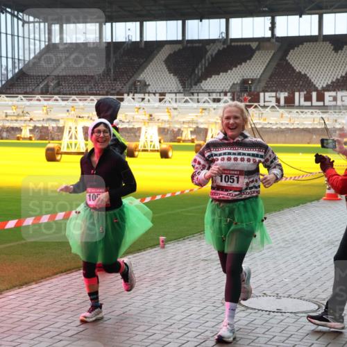 07.12.2025 - St. Pauli X-Mass-Run No. 15 Luisa Fischer http://msf.ph/oto/9381287 07.12.2025 10:44:47 Ziel 10, 1051, 32, 179, 220, 571, 1051, 1059, 1060, 1089, 1421, 1651, 1947, 1948, 2321, 2325, 2357, 2359, 2499, 2950, 2955, 3012, 3132, 4254, 4255 meine-sportfotos.de