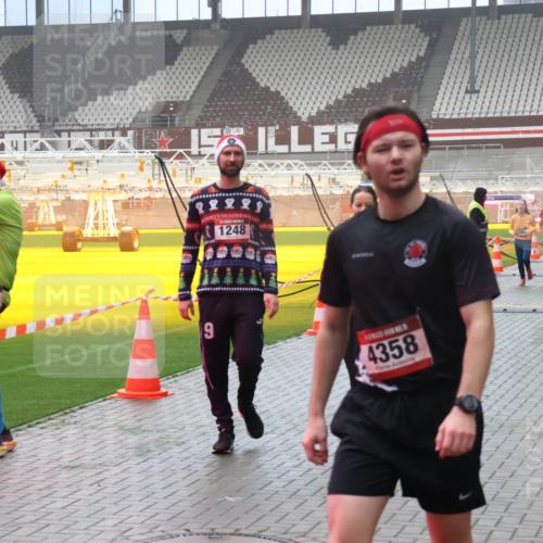 07.12.2025 - St. Pauli X-Mass-Run No. 15 Luisa Fischer http://msf.ph/oto/9381289 07.12.2025 10:10:43 Ziel 1248, 3671, 9, 4358, 550, 962, 964, 989, 1256, 1257, 1399, 1571, 1678, 1732, 2083, 2087, 2502, 2504, 2560, 3245, 3246, 3410, 3411, 4358, 4507 meine-sportfotos.de