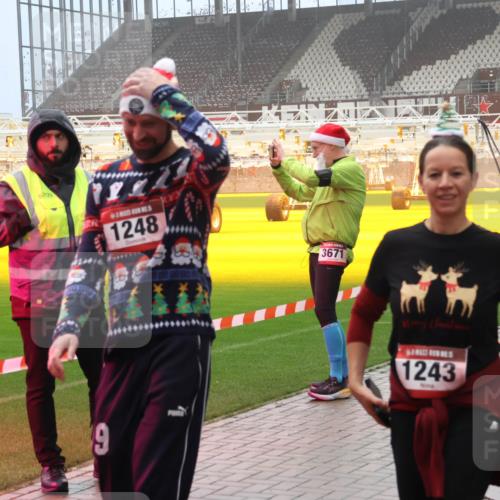 07.12.2025 - St. Pauli X-Mass-Run No. 15 Luisa Fischer http://msf.ph/oto/9381291 07.12.2025 10:10:47 Ziel 6709, 19, 1248, 3671, 1243, 550, 962, 964, 989, 1256, 1257, 1399, 1571, 1678, 1732, 2083, 2087, 2502, 2504, 2560, 3245, 3246, 3410, 3411, 4358, 4507 meine-sportfotos.de