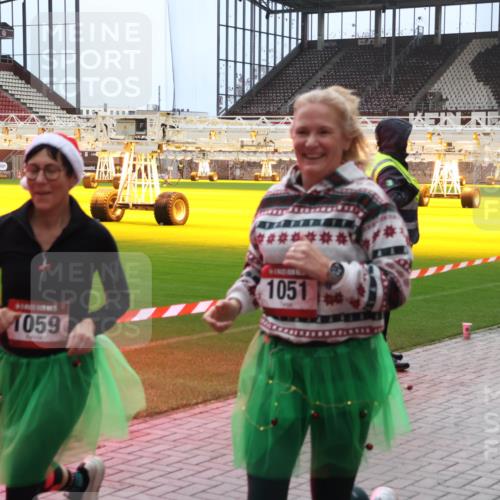 07.12.2025 - St. Pauli X-Mass-Run No. 15 Luisa Fischer http://msf.ph/oto/9381295 07.12.2025 10:44:48 Ziel 1059, 1051, 32, 179, 220, 571, 1051, 1059, 1060, 1089, 1421, 1651, 1947, 1948, 2321, 2325, 2357, 2359, 2499, 2950, 2955, 3012, 3132, 4254, 4255 meine-sportfotos.de