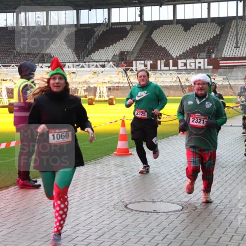 07.12.2025 - St. Pauli X-Mass-Run No. 15 Luisa Fischer http://msf.ph/oto/9381302 07.12.2025 10:44:58 Ziel 1060, 2325, 2321, 86, 220, 571, 1051, 1059, 1060, 1089, 1421, 1651, 1947, 1948, 2058, 2321, 2325, 2357, 2359, 3012, 3132 meine-sportfotos.de