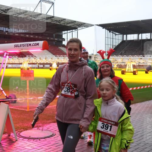 07.12.2025 - St. Pauli X-Mass-Run No. 15 Luisa Fischer http://msf.ph/oto/9381308 07.12.2025 11:16:11 Ziel 15, 28, 80, 15, 391, 8, 14, 372, 391, 1218, 1282, 2194, 2195 meine-sportfotos.de