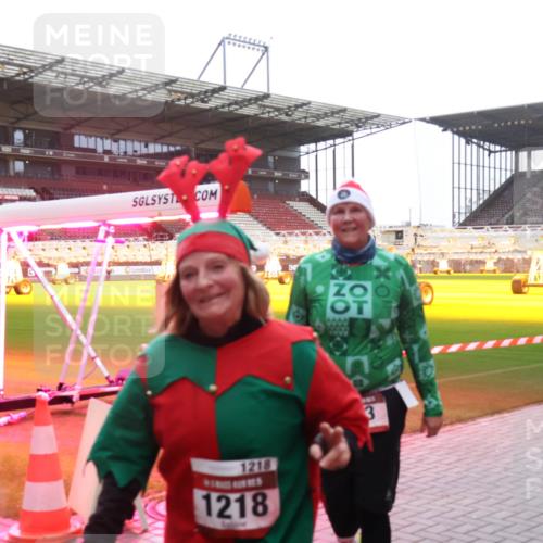 07.12.2025 - St. Pauli X-Mass-Run No. 15 Luisa Fischer http://msf.ph/oto/9381317 07.12.2025 11:16:13 Ziel 01, 1218, 1218, 3, 8, 14, 372, 391, 1218, 1282, 2194, 2195, 2464 meine-sportfotos.de