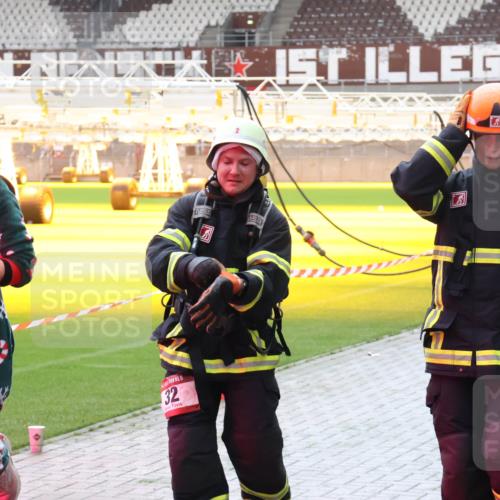 07.12.2025 - St. Pauli X-Mass-Run No. 15 Luisa Fischer http://msf.ph/oto/9381318 07.12.2025 10:45:02 Ziel 132, 32, 86, 220, 571, 1051, 1059, 1060, 1089, 1421, 1947, 1948, 2058, 2321, 2325, 2357, 2359, 3012, 3132, 4876 meine-sportfotos.de