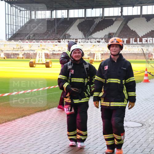 07.12.2025 - St. Pauli X-Mass-Run No. 15 Luisa Fischer http://msf.ph/oto/9381331 07.12.2025 10:45:04 Ziel 32, 86, 220, 571, 1051, 1059, 1060, 1089, 1421, 1947, 1948, 2058, 2321, 2325, 2357, 2359, 3132, 4876 meine-sportfotos.de