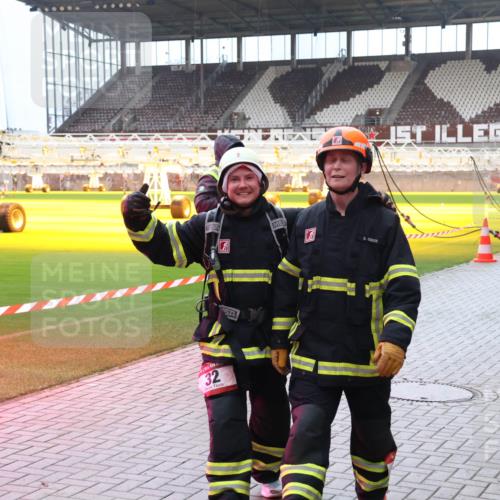 07.12.2025 - St. Pauli X-Mass-Run No. 15 Luisa Fischer http://msf.ph/oto/9381335 07.12.2025 10:45:05 Ziel 32, 8, 86, 220, 571, 1051, 1059, 1060, 1089, 1421, 1947, 1948, 2058, 2321, 2325, 2357, 2359, 3132, 4876 meine-sportfotos.de