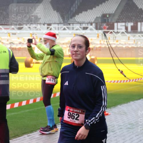 07.12.2025 - St. Pauli X-Mass-Run No. 15 Luisa Fischer http://msf.ph/oto/9381340 07.12.2025 10:10:57 Ziel 3671, 15, 962, 550, 962, 964, 1399, 1571, 1732, 1768, 2083, 2087, 4358, 4507, 4885 meine-sportfotos.de