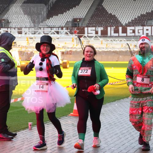 07.12.2025 - St. Pauli X-Mass-Run No. 15 Luisa Fischer http://msf.ph/oto/9381368 07.12.2025 11:16:29 Ziel 14, 372, 8, 8, 14, 372, 1800, 1802, 1821, 1825, 2194, 2195, 2464, 3241, 3256, 3326 meine-sportfotos.de