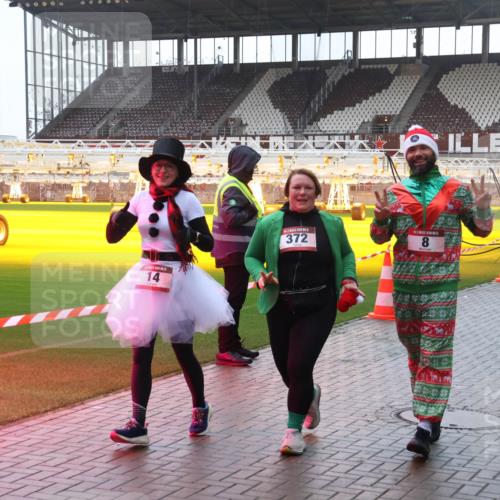 07.12.2025 - St. Pauli X-Mass-Run No. 15 Luisa Fischer http://msf.ph/oto/9381376 07.12.2025 11:16:30 Ziel 14, 372, 8, 8, 14, 372, 1800, 1802, 1821, 1825, 2194, 2195, 2464, 3241, 3256, 3326 meine-sportfotos.de