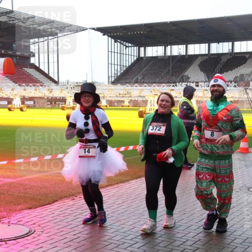 07.12.2025 - St. Pauli X-Mass-Run No. 15 Luisa Fischer http://msf.ph/oto/9381382 07.12.2025 11:16:31 Ziel 14, 372, 8, 8, 14, 372, 1800, 1802, 1821, 1825, 2194, 2195, 2464, 3241, 3256, 3326 meine-sportfotos.de
