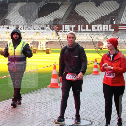 07.12.2025 - St. Pauli X-Mass-Run No. 15 Luisa Fischer http://msf.ph/oto/9381383 07.12.2025 10:45:23 Ziel 709, 2357, 2359, 86, 631, 636, 791, 793, 1245, 1415, 1419, 1546, 2058, 2086, 2158, 2321, 2325, 2524, 2525, 3132, 3350, 4876 meine-sportfotos.de