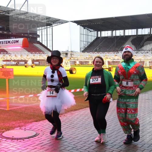 07.12.2025 - St. Pauli X-Mass-Run No. 15 Luisa Fischer http://msf.ph/oto/9381384 07.12.2025 11:16:31 Ziel 14, 372, 8, 8, 14, 372, 1800, 1802, 1821, 1825, 2194, 2195, 2464, 3241, 3256, 3326 meine-sportfotos.de