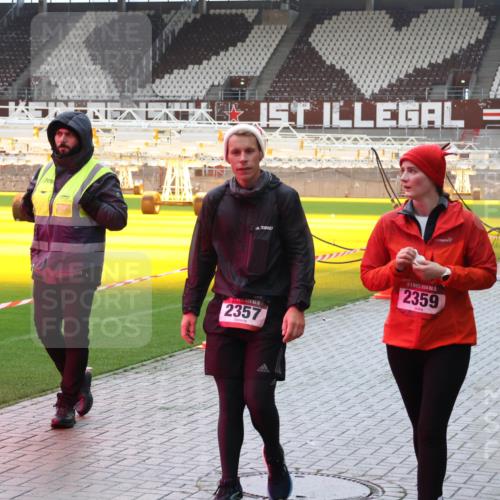 07.12.2025 - St. Pauli X-Mass-Run No. 15 Luisa Fischer http://msf.ph/oto/9381385 07.12.2025 10:45:24 Ziel 709, 2357, 5, 2359, 86, 631, 636, 791, 793, 1245, 1415, 1419, 1546, 2058, 2086, 2158, 2321, 2325, 2524, 2525, 3132, 3350, 4876 meine-sportfotos.de