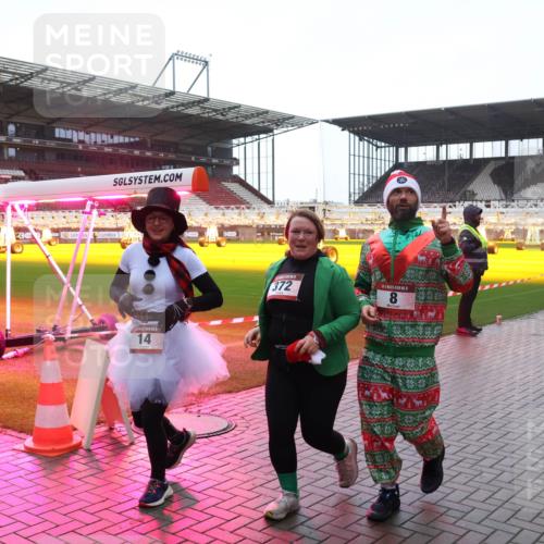07.12.2025 - St. Pauli X-Mass-Run No. 15 Luisa Fischer http://msf.ph/oto/9381388 07.12.2025 11:16:32 Ziel 30, 14, 42, 372, 15, 8, 14, 372, 1800, 1802, 1821, 1825, 2194, 2195, 2464, 3241, 3256, 3326 meine-sportfotos.de