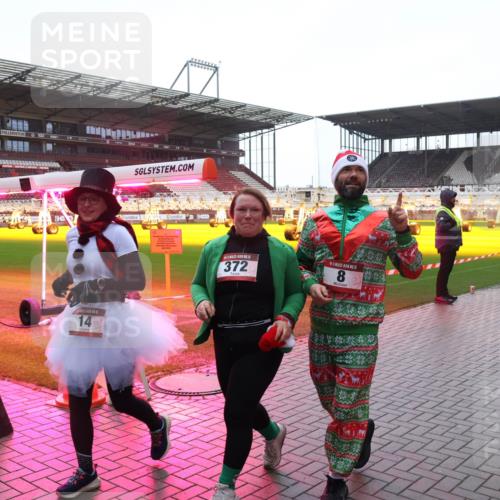 07.12.2025 - St. Pauli X-Mass-Run No. 15 Luisa Fischer http://msf.ph/oto/9381390 07.12.2025 11:16:32 Ziel 14, 372, 1, 15, 8, 8, 14, 372, 1800, 1802, 1821, 1825, 2194, 2195, 2464, 3241, 3256, 3326 meine-sportfotos.de