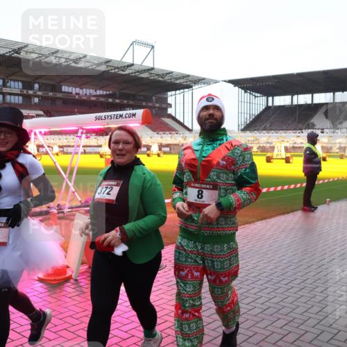 07.12.2025 - St. Pauli X-Mass-Run No. 15 Luisa Fischer http://msf.ph/oto/9381391 07.12.2025 11:16:33 Ziel 14, 372, 15, 8, 1, 8, 14, 372, 1800, 1802, 1821, 1825, 2194, 2195, 2464, 3241, 3256, 3326 meine-sportfotos.de