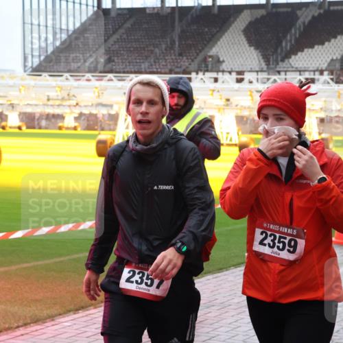 07.12.2025 - St. Pauli X-Mass-Run No. 15 Luisa Fischer http://msf.ph/oto/9381395 07.12.2025 10:45:26 Ziel 2357, 15, 2359, 82, 86, 631, 636, 791, 793, 1245, 1415, 1419, 1546, 2058, 2086, 2158, 2220, 2321, 2325, 2524, 2525, 3132, 3350, 4876 meine-sportfotos.de