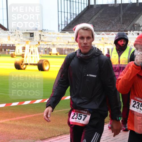 07.12.2025 - St. Pauli X-Mass-Run No. 15 Luisa Fischer http://msf.ph/oto/9381397 07.12.2025 10:45:26 Ziel 15, 2357, 709, 15, 2359, 82, 86, 631, 636, 791, 793, 1245, 1415, 1419, 1546, 2058, 2086, 2158, 2220, 2321, 2325, 2524, 2525, 3132, 3350, 4876 meine-sportfotos.de