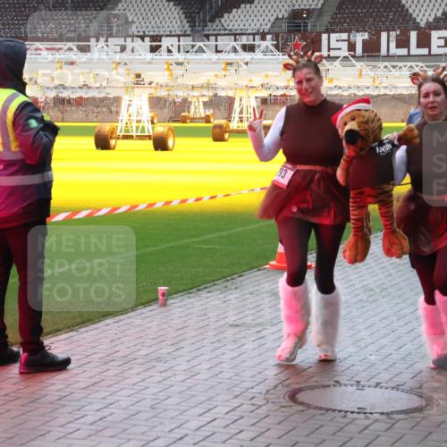 07.12.2025 - St. Pauli X-Mass-Run No. 15 Luisa Fischer http://msf.ph/oto/9381403 07.12.2025 10:45:30 Ziel 193, 791, 1415, 82, 86, 401, 430, 467, 631, 636, 791, 793, 1096, 1245, 1415, 1419, 1546, 2058, 2086, 2158, 2220, 2355, 2356, 2524, 2525, 2926, 2934, 3132, 3350, 4876 meine-sportfotos.de