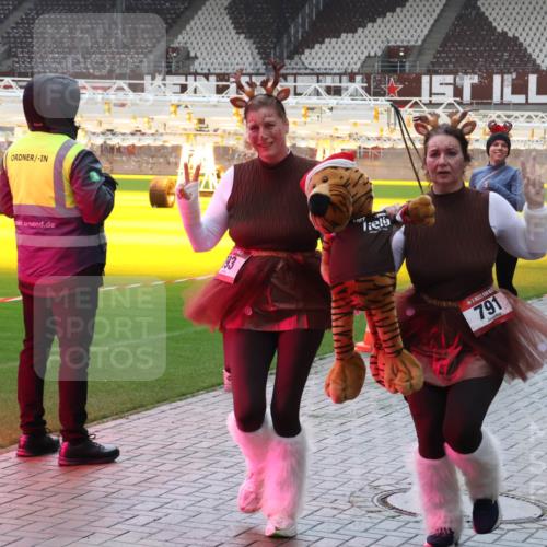 07.12.2025 - St. Pauli X-Mass-Run No. 15 Luisa Fischer http://msf.ph/oto/9381407 07.12.2025 10:45:31 Ziel 93, 791, 82, 86, 401, 430, 467, 631, 636, 791, 793, 1096, 1245, 1415, 1419, 1546, 2058, 2086, 2158, 2220, 2355, 2356, 2524, 2525, 2535, 2926, 2934, 3132, 3350, 4876 meine-sportfotos.de