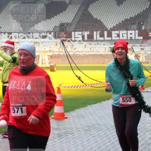 07.12.2025 - St. Pauli X-Mass-Run No. 15 Luisa Fischer http://msf.ph/oto/9381412 07.12.2025 10:11:00 Ziel 144, 1, 1571, 5, 550, 964, 550, 962, 964, 1399, 1426, 1571, 1732, 1768, 2083, 2087, 4358, 4507, 4885 meine-sportfotos.de