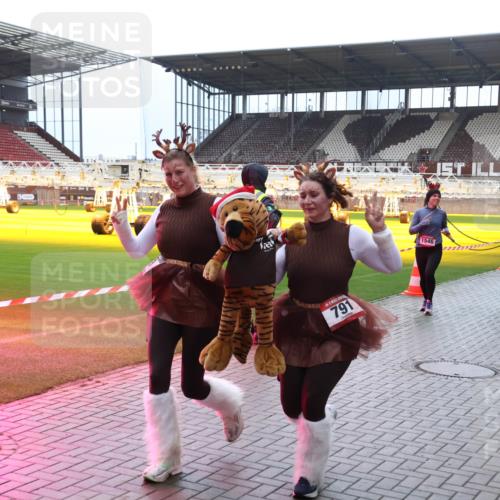 07.12.2025 - St. Pauli X-Mass-Run No. 15 Luisa Fischer http://msf.ph/oto/9381413 07.12.2025 10:45:32 Ziel 791, 1546, 2524, 1415, 82, 86, 401, 430, 467, 631, 636, 791, 793, 1096, 1245, 1415, 1419, 1546, 2058, 2086, 2158, 2220, 2355, 2356, 2524, 2525, 2535, 2926, 2934, 3132, 3350, 4876 meine-sportfotos.de